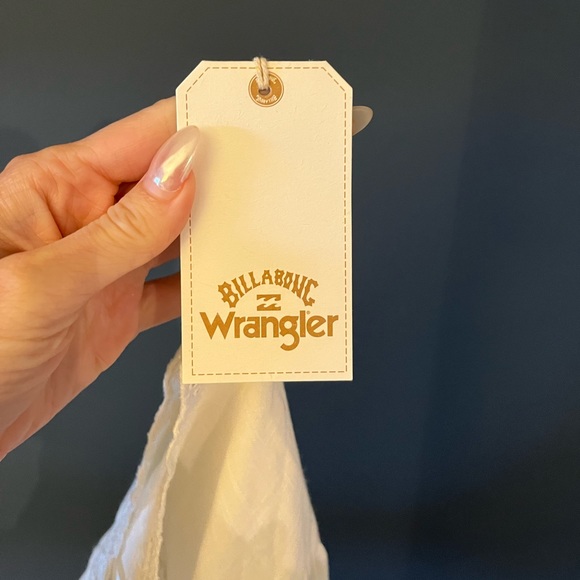 Billabong white midi lace dress. Never worn. Size small. Linen material. - Picture 4 of 7